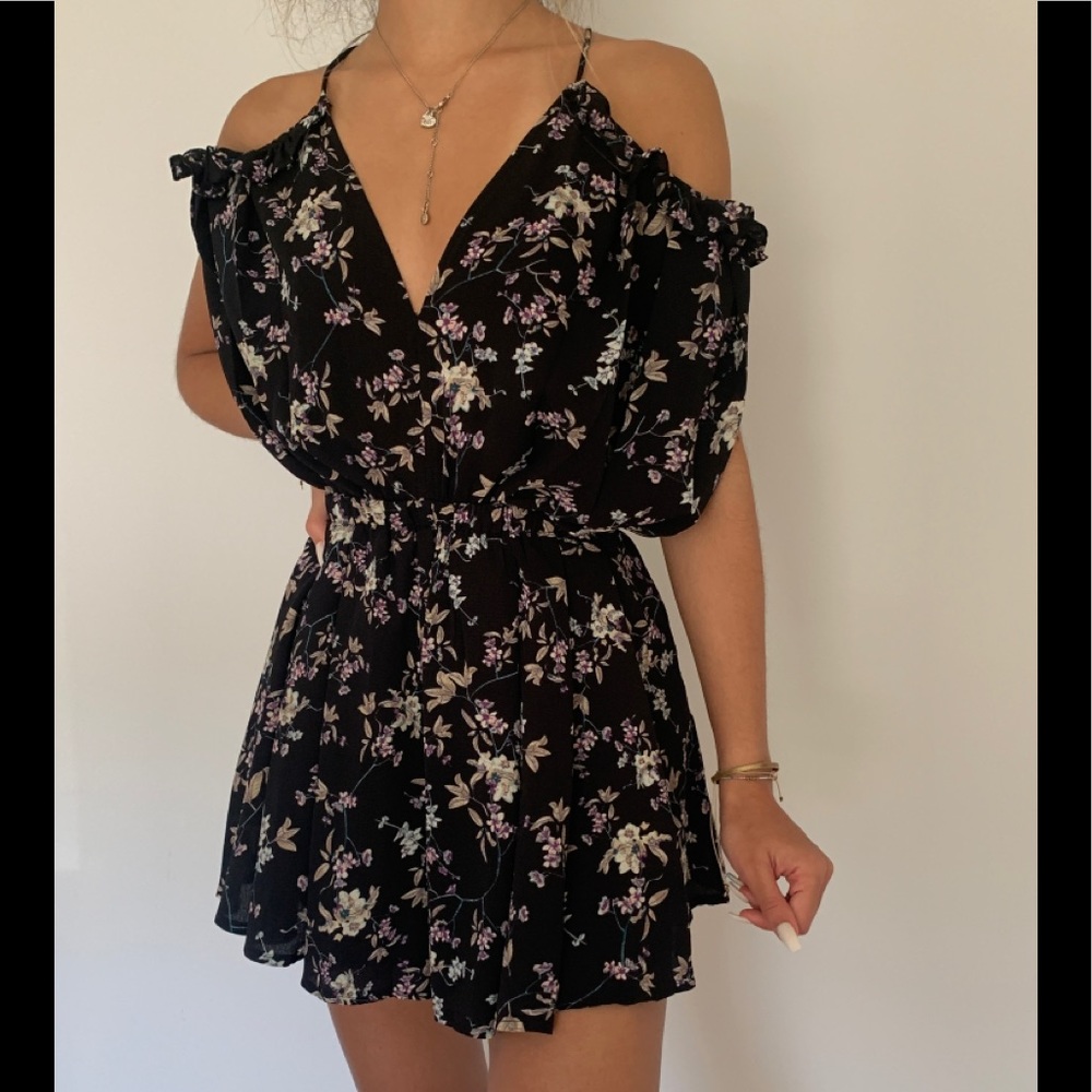 Beautiful floral romper 🖤🌸